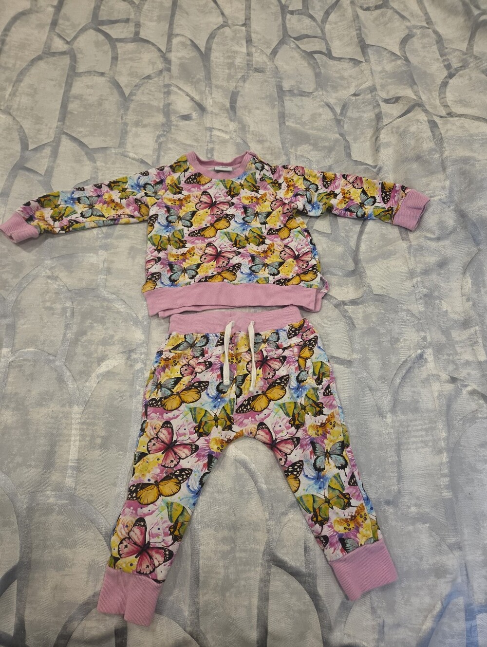 Rare Bums And Roses Flutter Away Bamboo/Cotton Jogger Set Size 18-24m